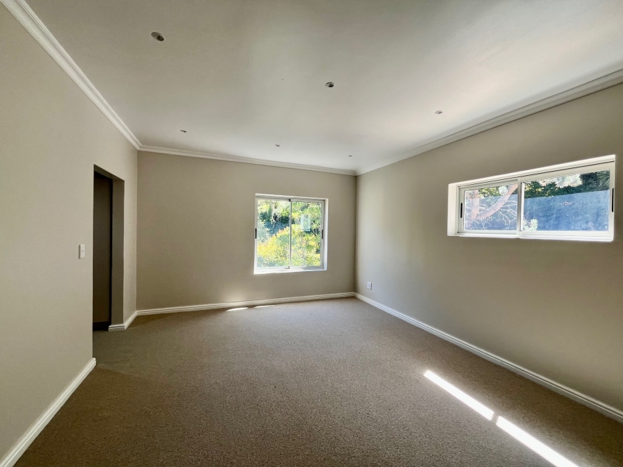 3 Bedroom Property for Sale in Bishopscourt Western Cape